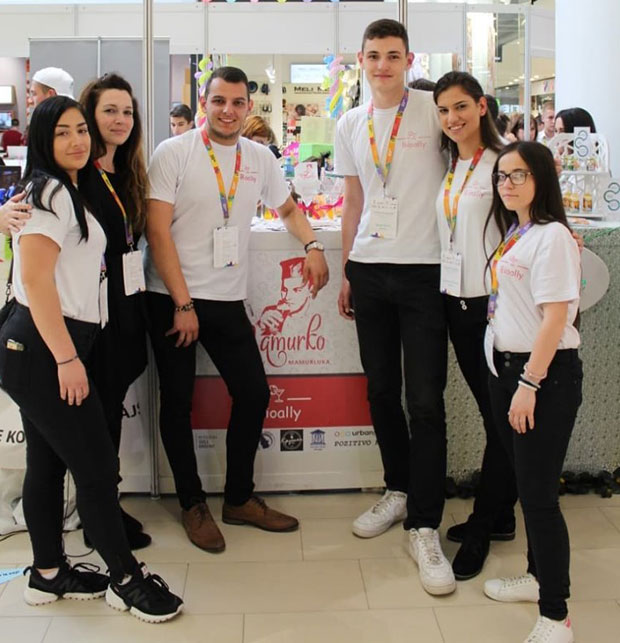 МЕЛЕМ ЗА СЛАВЕ, СВАДБЕ И ПРАЗНИКЕ: Матуранти измислили лек за мамурлук, а тајна је у...